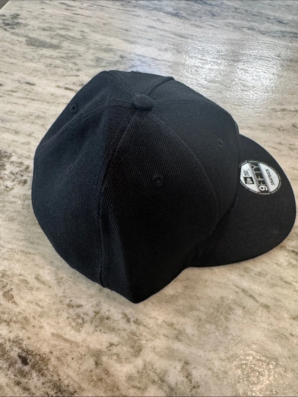 New Era 9Fifty Los Angeles Lakers Blacked Out Logo SnapBack Cap Hat Sports Team